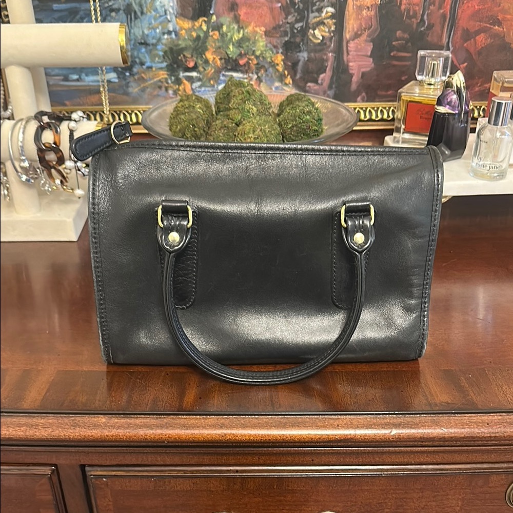 Elegant Black Leather Handbag